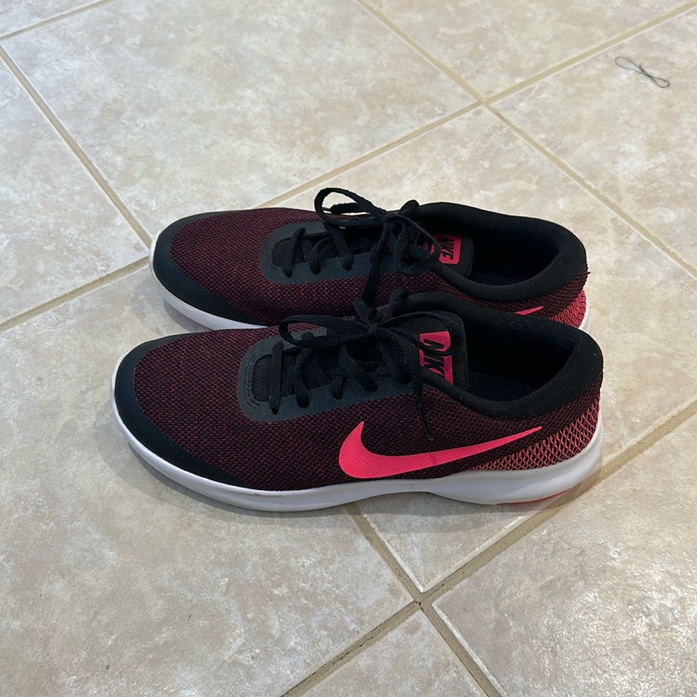 Women’s Nike Flex Experience RN 7 Sz 10